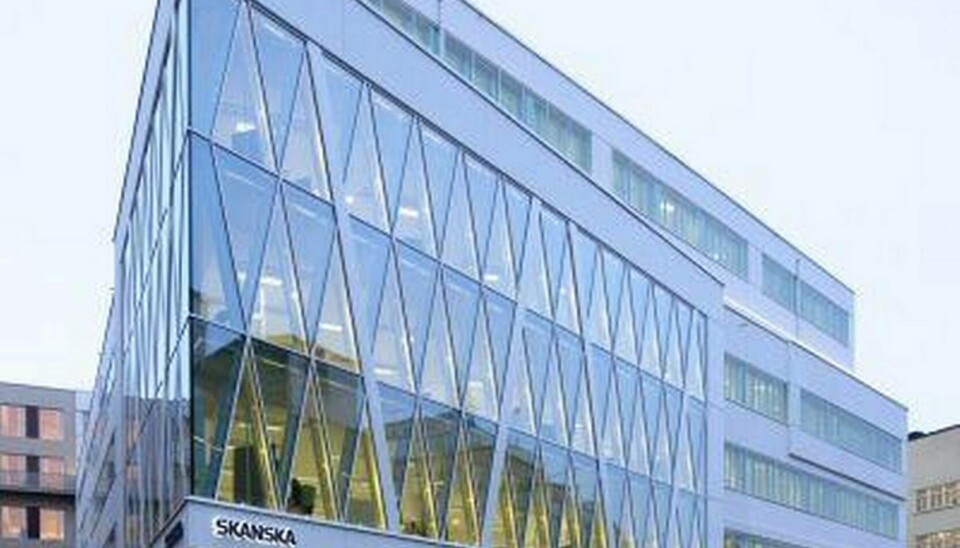Skanska flyttade sitt huvudkontor från Solna till sitt nybyggda hus på Kungsholmen i Stockholm i januari förra året. Det är 55 000 kvadratmeter som delas lika mellan Skanska och Nordea, som har sin entré på en annan sida av byggnaden. Foto: Jörgen Appelgren