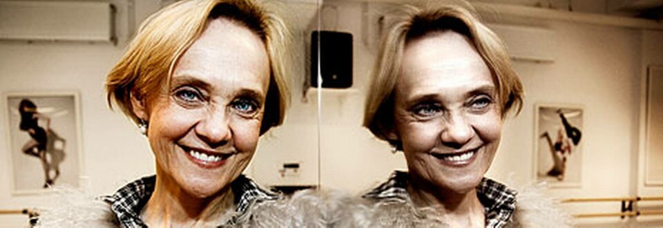 ”Det där med åldrar tycker jag är ganska löjligt”, säger Anneli Alhanko som under åren som ballerina slitit ut minst 6 000 par tåskor. Foto: Jörgen Appelgren