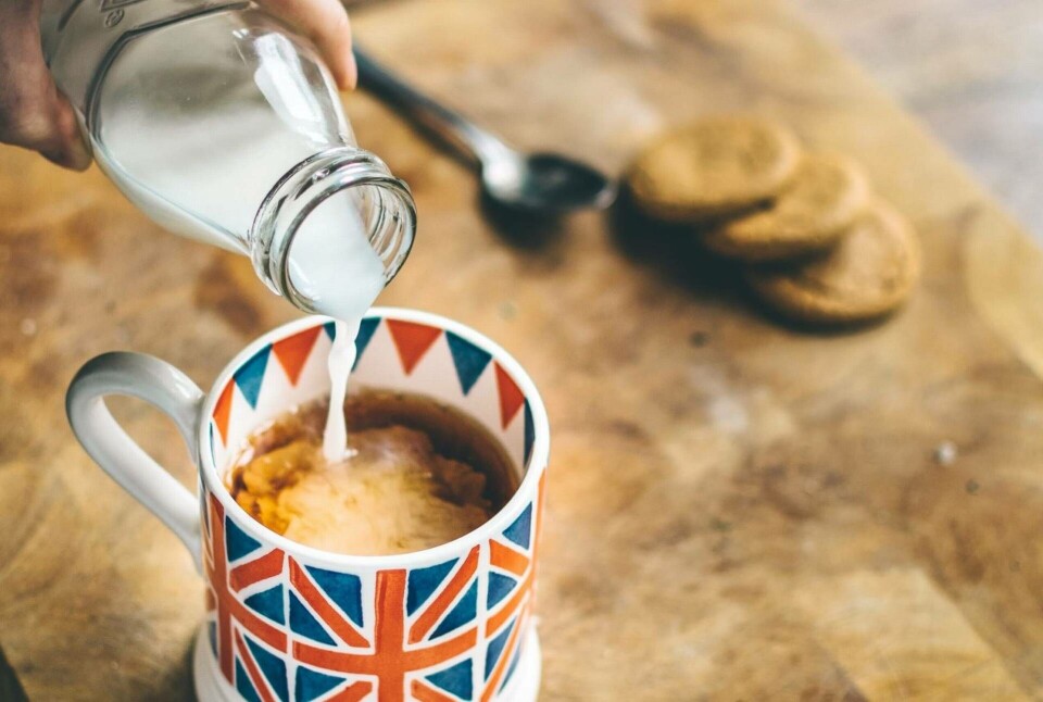 En trevlig kopp te hinns med under hemarbetet. Foto: Calum Lewis, Unsplash.