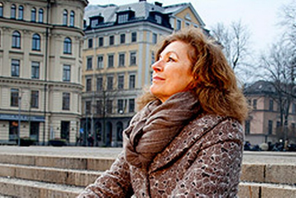 Arbetarskydds hälsoreporter Elisabeth Vene hjälper kroppen att reglera melatonínproduktionen med lunchpromenad i dagsjus. Foto: Jörgen Appelgren