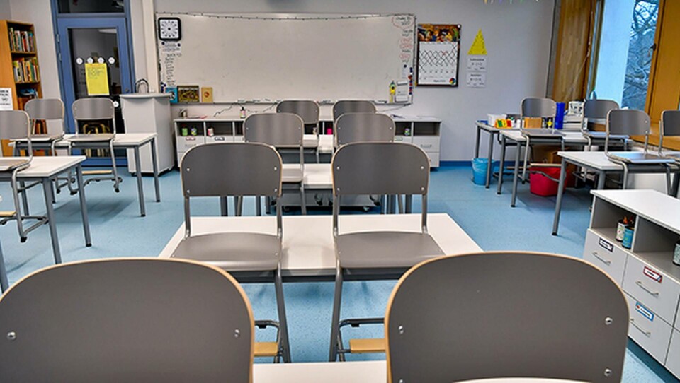 Två högstadieelever vid en skola i Östersund misstänks för misshandel efter att ha hostat en lärare i ansiktet Foto: Jonas Ekströmer/TT Två högstadieelever vid en skola i Östersund misstänks för misshandel efter att ha hostat en lärare i ansiktet Foto: Jonas Ekströmer/TT