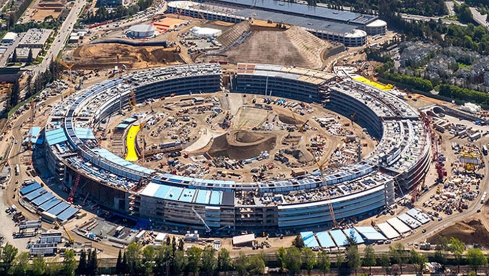 Apples nya högkvarter Campus II uppförs i Cupertino i Kalifornien med plats för 12 000 anställda. Taket täcks med solpaneler. Foto: Imago stock / Alloverpress