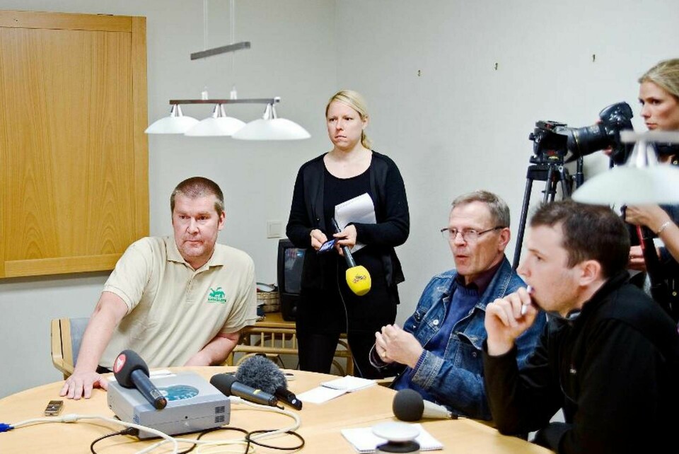 Presskonferens på Kolmårdens djurpark på kvällen efter att djurvårdaren attackerats och dödats i varghägnet den 17 juni 2012. Till vänster Mats Olsson, Kolmårdens vd. Foto: Henrik Witt/TT