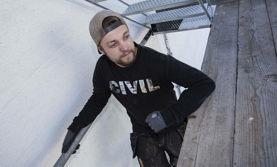 Plåtslagarlärlingen Emil Karlsson, 21, skadades när byggnadsställningen han stod på gav vika. Byggbranschen är en av de mest olycksdrabbade branscherna. Foto: Johan Nilsson / TT-Bild Plåtslagarlärlingen Emil Karlsson, 21, skadades när byggnadsställningen han stod på gav vika. Byggbranschen är en av de mest olycksdrabbade branscherna. Foto: Johan Nilsson / TT-Bild