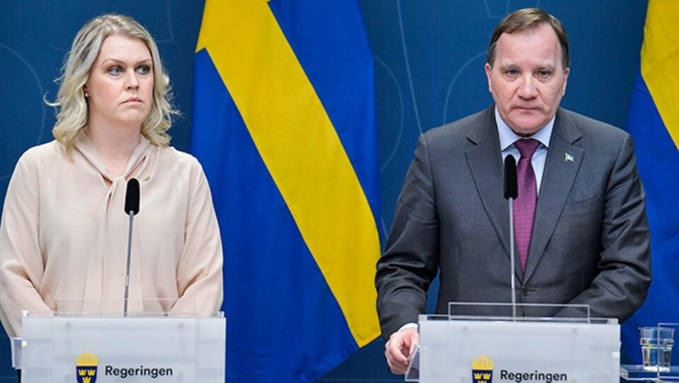 Socialminister Lena Hallengren och statsminister Stefan Löfven (S) håller pressträff i regeringskansliet angående tillgången på material inom sjukvården. Foto: Jessica Gow / TT