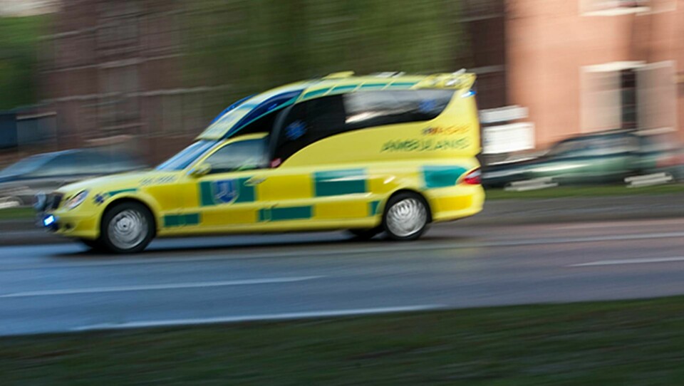 Mannen fördes med ambulans till sjukhus men avled senare. Foto: Bertil Ericson / TT