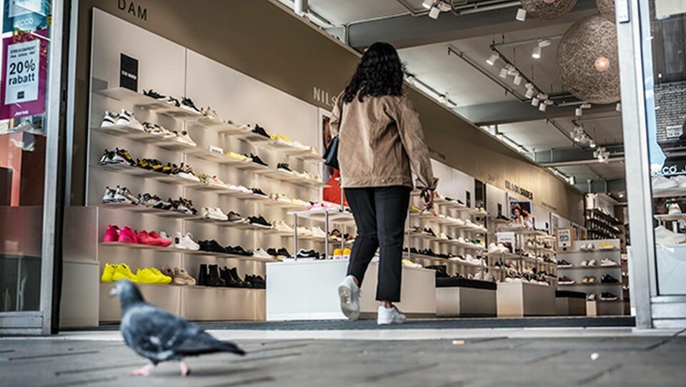 Enligt Svensk Handels senaste trygghetsbarometer upplever butikspersonal allt oftare problem med kunder som stjäl och trakasserar personal. Nu ska kunder kunna portas. Foto: Simon Rehnström/SvD/TT