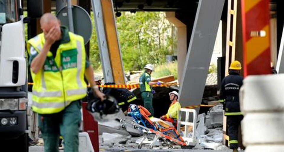 Vid olyckan på en byggarbetsplats i Kista i juli 2008 drogs två montörer med i raset när en för vek avväxlingsbalk gav vika. Den ene omkom omedelbart och den andre ådrog sig svåra skador. Foto: Foto: Gunnar Lundmark/Scanpix