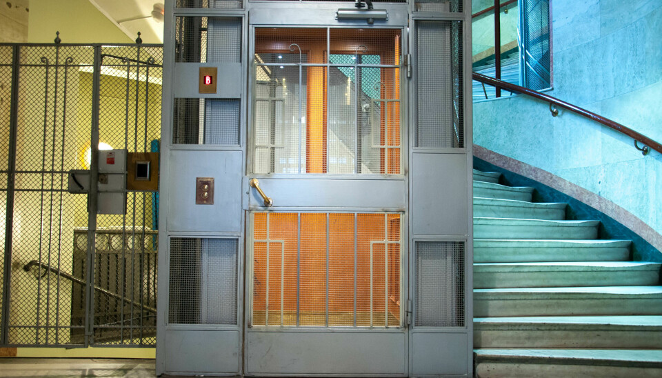 Dåtidens säkerhetskrav gäller för äldre hissar i bostadshus. Arkivbild.