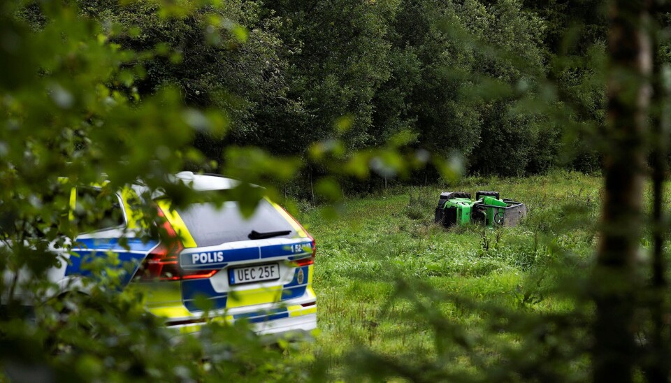 Det fordon som välte när 14-åringen dog är inte tillåtet att köra för minderåriga enligt Arbetsmiljöverkets föreskrifter.