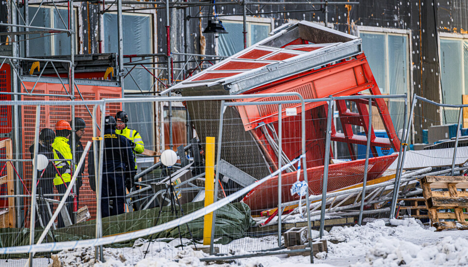 Polisens kriminaltekniker vid olycksplatsen i Ursvik i Sundbyberg där fem män omkom i en hissolycka.