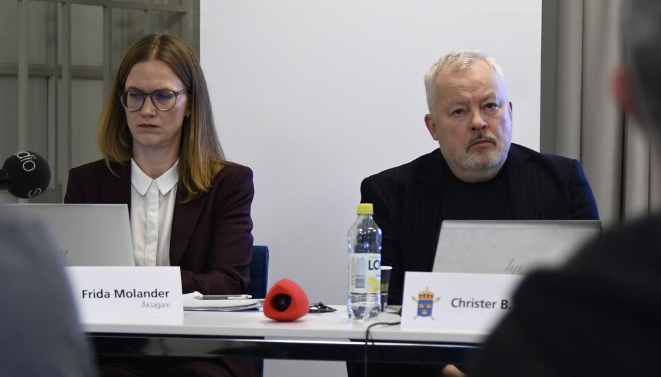 Åklagarna Frida Molander och Christer B Jarlås under pressträff för att berätta om utredningen och talan om företagsbot. Åklagare väcker talan i Stockholms tingsrätt mot tre företag för brotten grovt vållande till annans död, grovt vållande till kroppsskada och framkallande av fara för annan.
